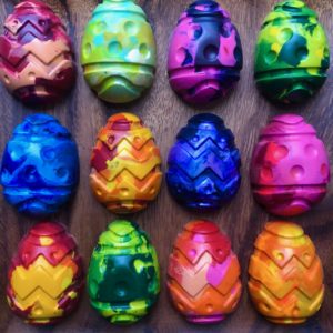 How to make your own DIY chunky crayons for Easter baskets or gifts for friends! Great for babies, toddlers, preschoolers--any kids! #eastergift #easterdiy #easter