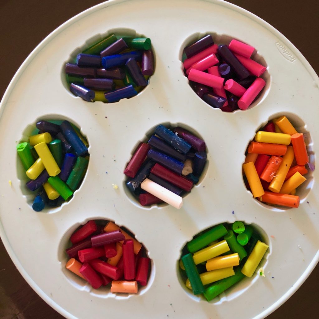 How to make your own DIY chunky crayons for Easter baskets or gifts for friends! Great for babies, toddlers, preschoolers--any kids! #eastergift #easterdiy #easter