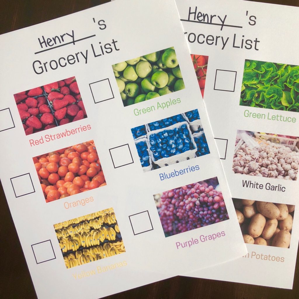 Grocery Store Scavenger Hunt free printables for toddlers and preschoolers. Help your kids learn fruit, vegetable and color words! #scavengerhunt #learningthroughplay #toddlerplay