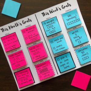 Free sticky note goal setting printables! Set yearly, monthly or weekly goals with these reusable printables! Each printable has different categories for goals including health, fitness, work, self care, relationship and home goals! #goalsetting #goalprintable #freeprintable