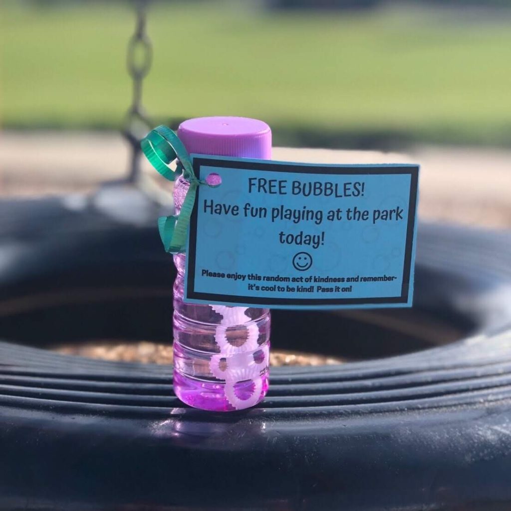 30 Random Acts of Kindness before my 30th birthday: bubbles left at the park for kids to find #30before30 #printable #randomactsofkindnessprintable