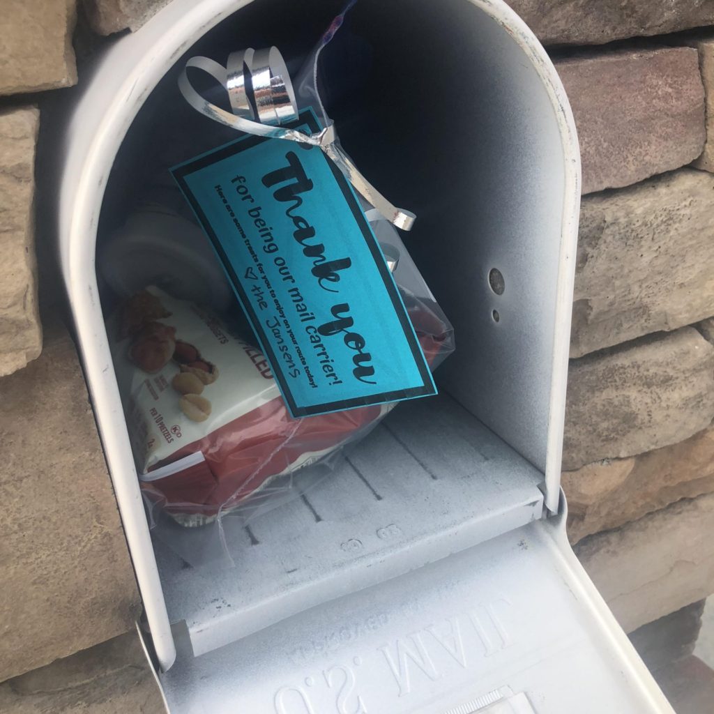 30 Random Acts of Kindness before my 30th birthday: A snack surprise for the mail carrier #30before30 #printable #randomactsofkindnessprintable