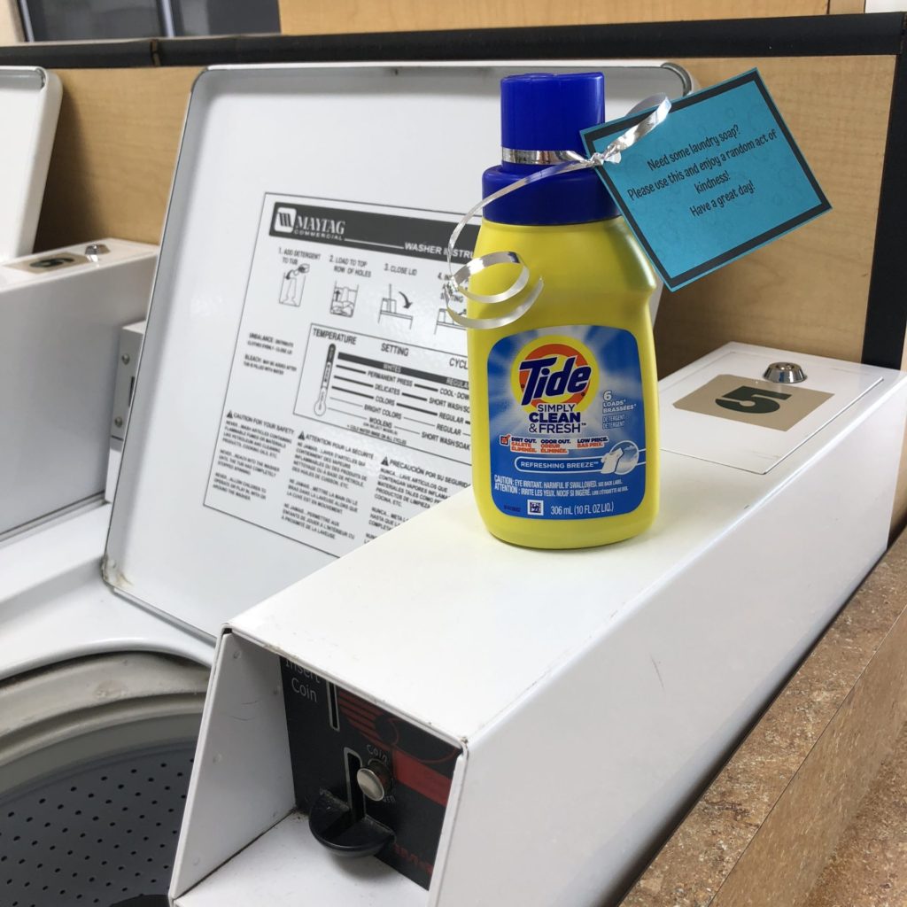 30 Random Acts of Kindness before my 30th birthday: Laundry detergent at the laundromat #30before30 #printable #randomactsofkindnessprintable