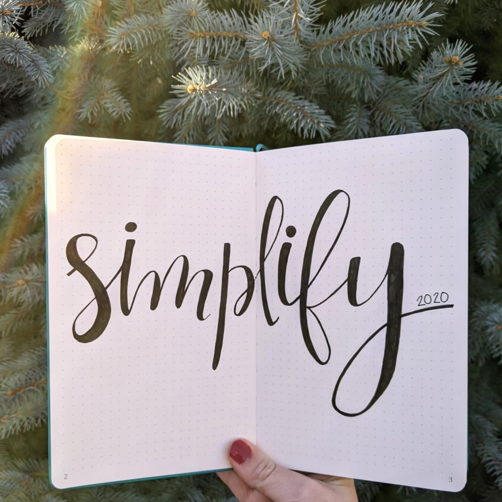 Is your word of the year simplify? Use this free checklist to simplify the spaces, routines and stuff in your life! #simplify #minimalism #declutter