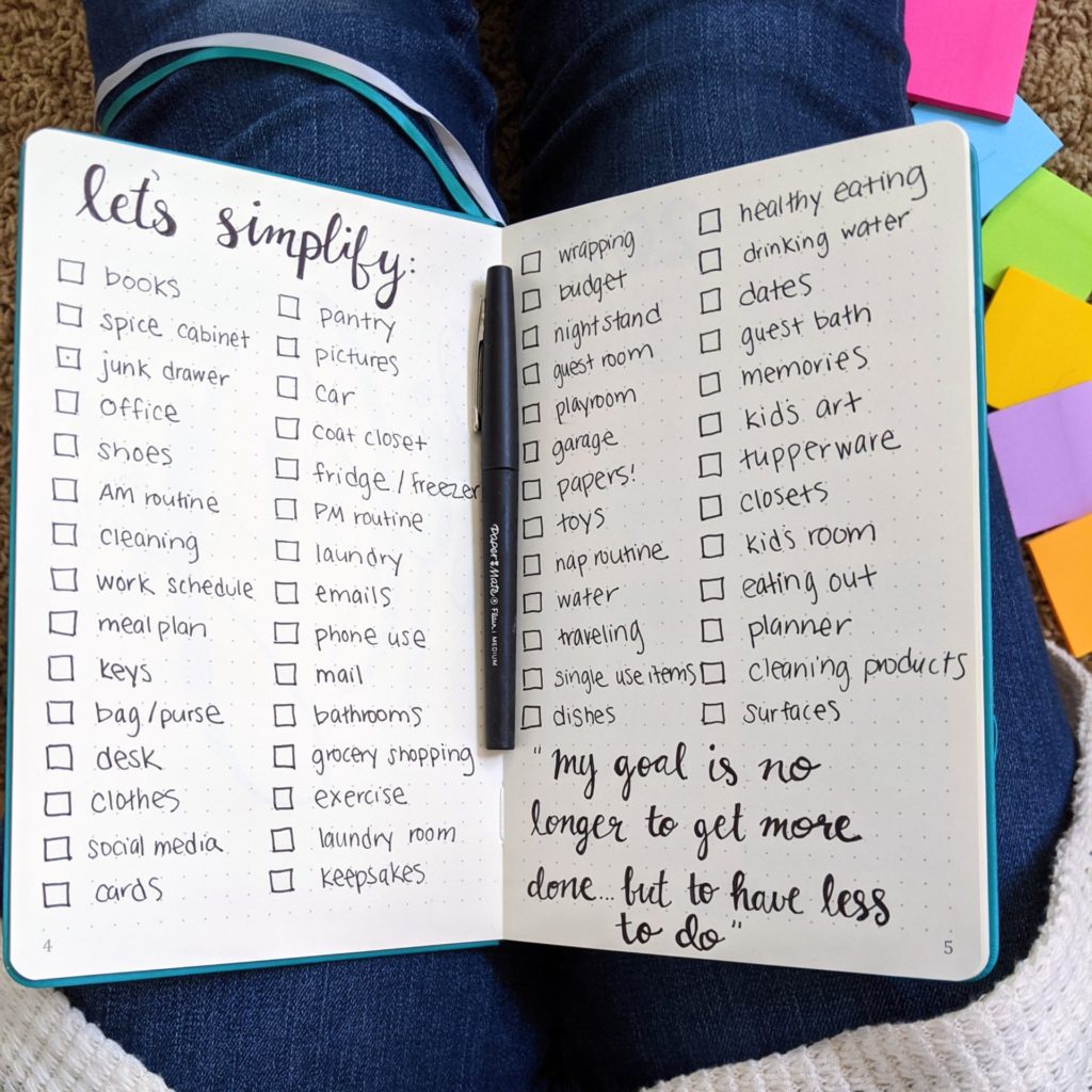 Is your word of the year simplify? Use this free checklist to simplify the spaces, routines and stuff in your life! #simplify #minimalism #declutter