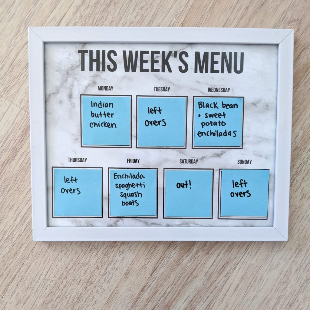 Sticky note meal planning binder. Download these free printables to create a binder of recipes to use with meal planning! Use post it notes to plan your weekly meals and save your favorites in the binder! #stickynotes #postitnotes #mealplanning #binder #diy #freeprintables