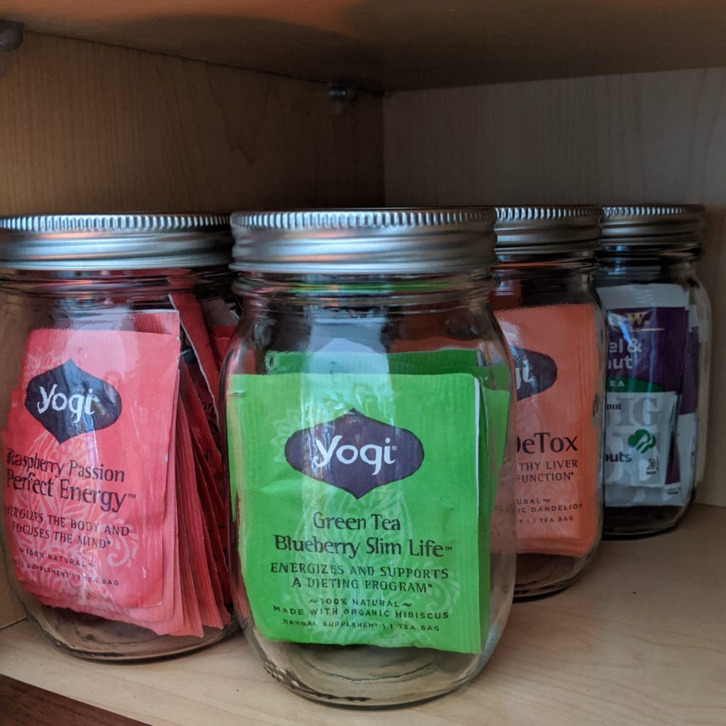 Fruga DIYl Tea Organization: organize your tea using mason jars #inexpensive #diy #teaorganization