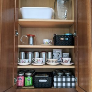 Frugal DIY Tea Organization: organize your tea using mason jars and other cheap solutions! #inexpensive #diy #teaorganization