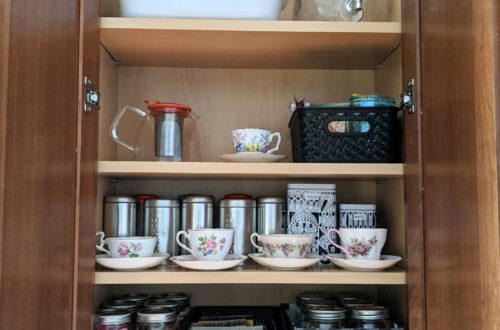 Frugal DIY Tea Organization: organize your tea using mason jars and other cheap solutions! #inexpensive #diy #teaorganization
