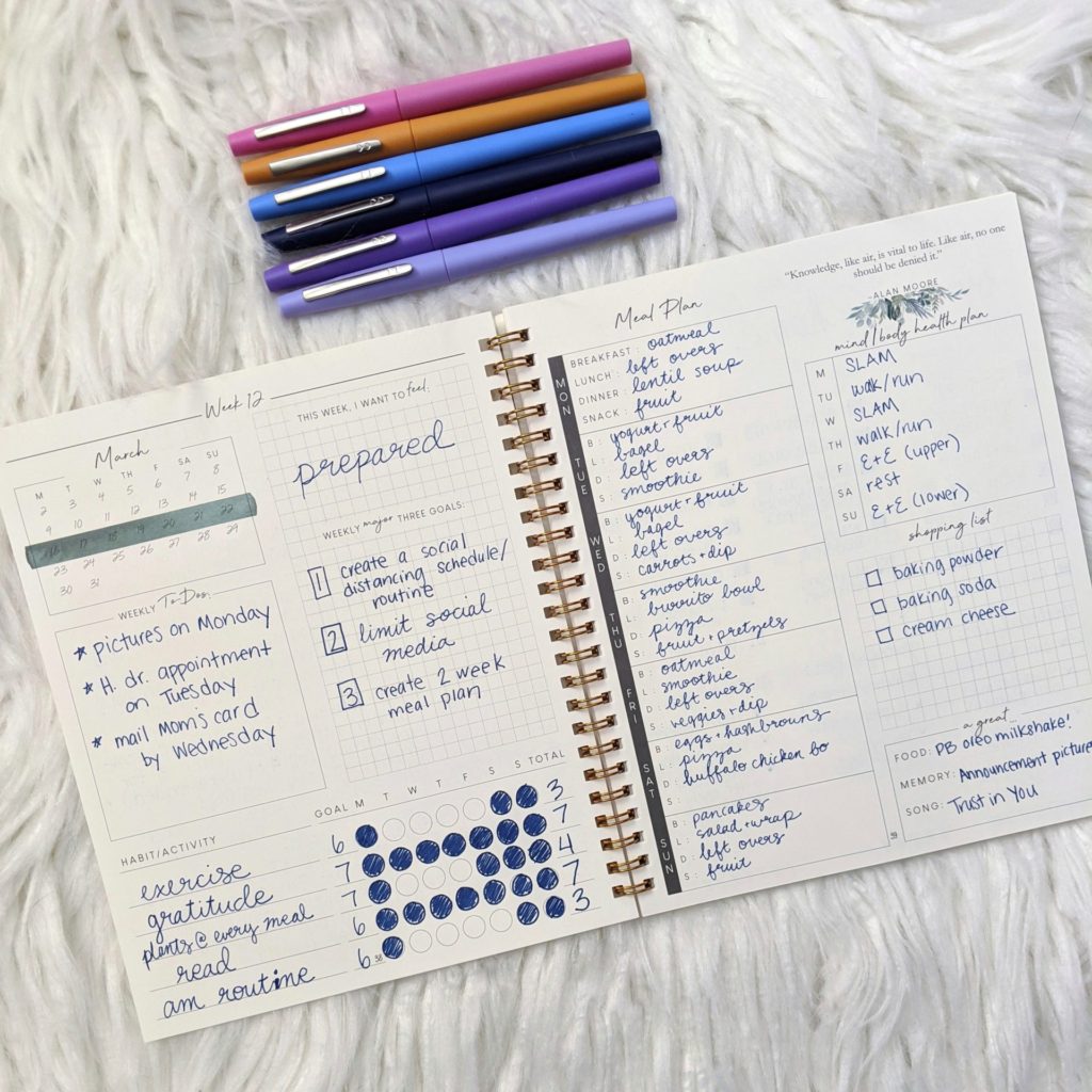 Silk & Sonder Monthly Planner Review: An amazing planner for bullet journal, planner, or self care lovers! The weekly spread ensures that you are set for the week ahead! #bulletjournal #selfcare #monthlyplanner