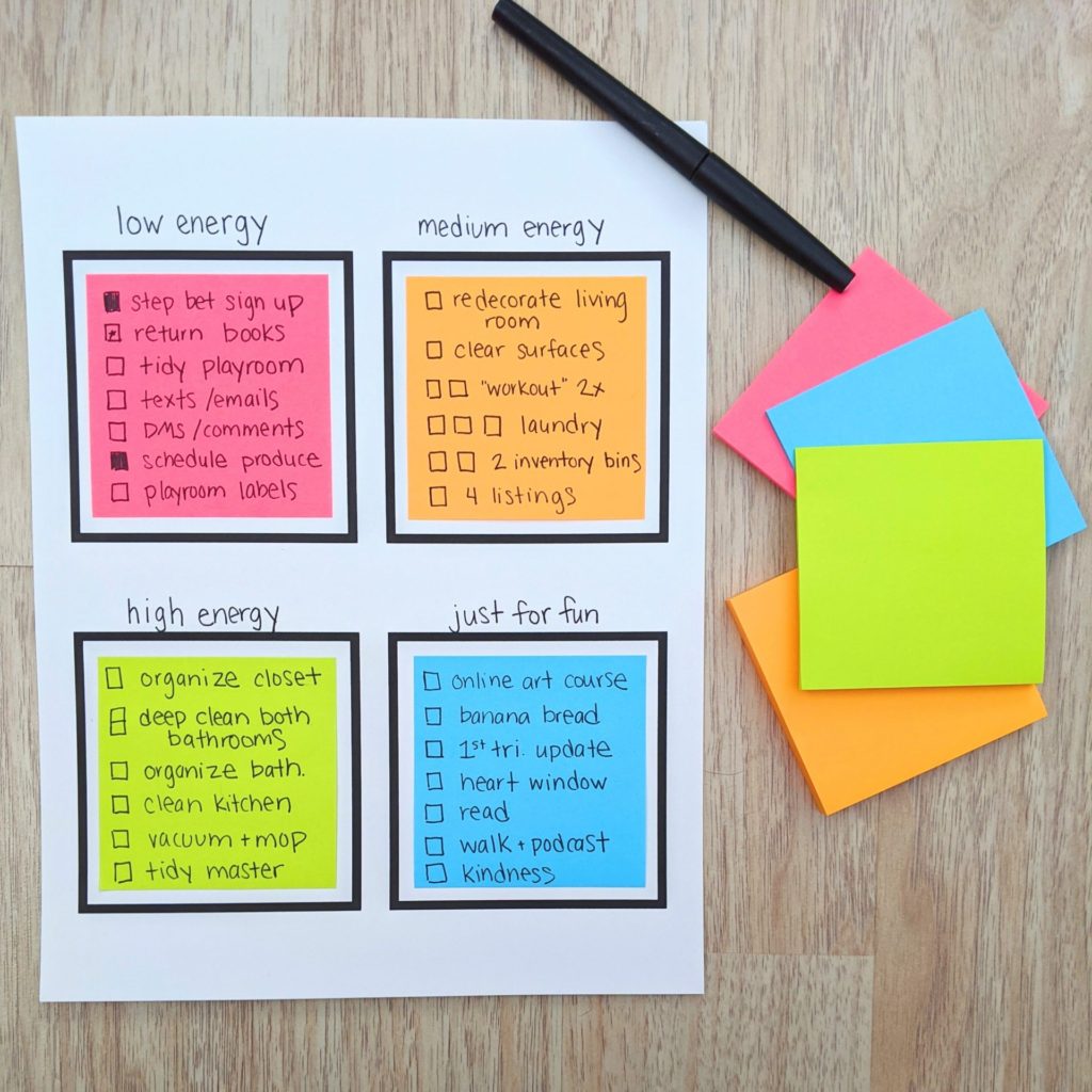 Energy level brain dump: 8+ easy brain dump ideas to use when you are feeling anxious or overwhelmed. Make a brain dump list to help you prioritize your to do list and make a plan! #braindump #freeprintable #todolist #stickynotes #postitnotes