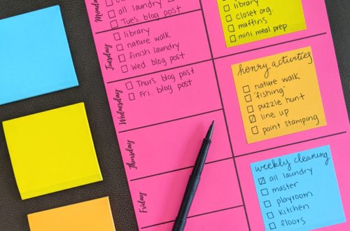 Free sticky note weekly planner brain dump printable. #freeprintable #weeklyplanner #braindump #postitnotes #stickynotes #todolist